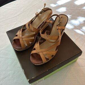 Kelly & Katie Janine open toe leather wedge sandals size 8.5m
